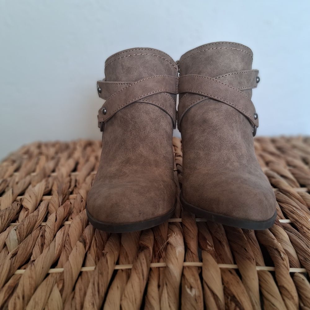 INDIGO RD SIZE 6.5M Taupe Suede-Look Strap Ankle Boots - Picture 2 of 7